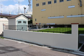 素敵なフェンスのあるガーデン