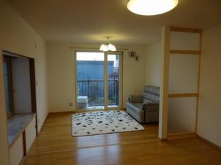 和室から洋室に、ベッドスペースの間仕切りに光が通る壁を・・・