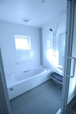 タイル張りだった寒いお風呂も素敵なユニットバスに・・・