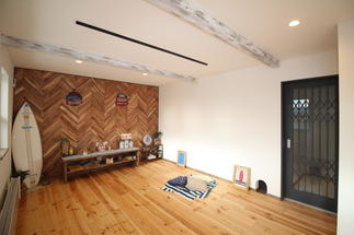 ２階のリビングルームはカリフォルニアテイストです。