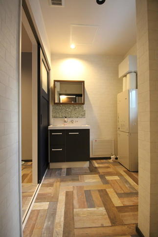 洗面化粧台もホテルチックに表現