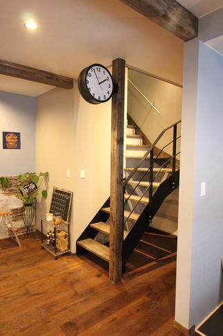 階段回りも　ＮＹ　ＳＴＹＬＥ　全開です