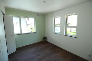 お母様の寝室はミントグリーンが