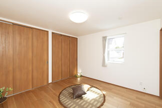 大容量クローゼットの寝室