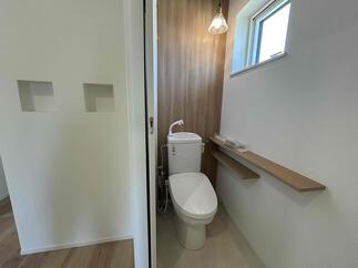 バリアフリーで引き戸のトイレ