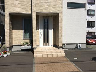 取り付け前のモダンなエクステリア