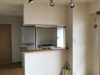 シンクとコンロが別々で使いづらかったキッチン