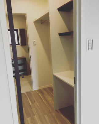 寝室からの動線もバッチリ家事室兼ウォークインクローゼット