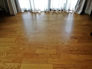 施工後：少し明るめのフローリングを採用