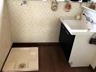 新しい洗濯機に合わせ、洗濯パンも設置しました。