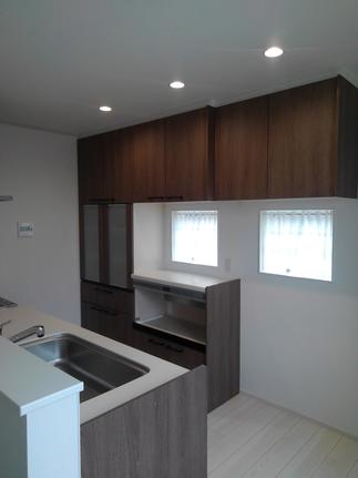 カップボードもキッチンとおそろいです