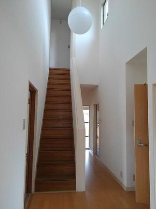 玄関廻りは貼替、取替をしています。