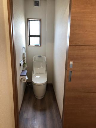トイレの位置を移動して造り替えました