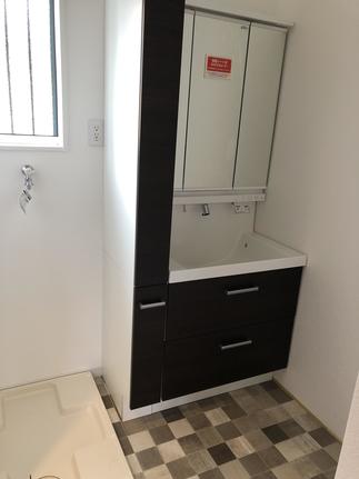 収納力のある洗面化粧台を設置しました