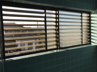 可動ﾙｰﾊﾞｰ式面格子を設置