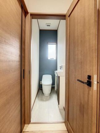 トイレは2ヶ所・手洗いカウンタ-付きで衛生面にも配慮しました