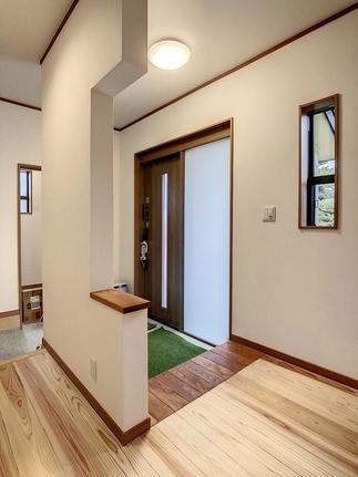 玄関位置の変更・収納力アップ