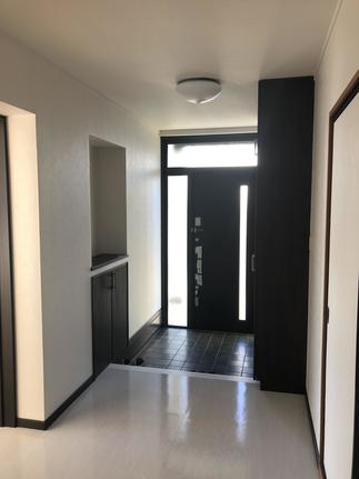 玄関も明るく機能的になりました