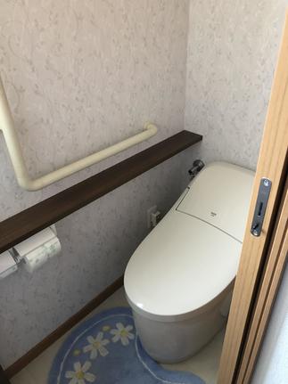 手洗いカウンター付きでトイレも衛生的に