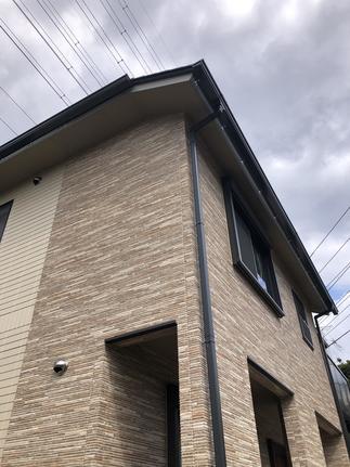 増築部分は住宅のアクセント壁となりました