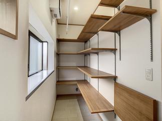 大収納量のパントリーを新設