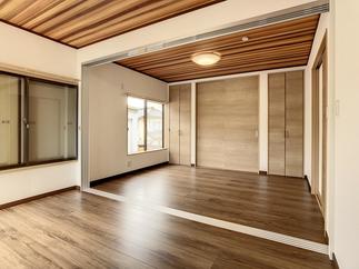 和室続きの2間を洋室として父母の寝室に改造しました