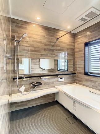 ゆったりとくつろぐことができる浴室です