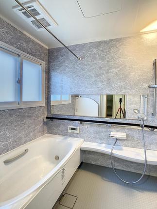 長細く狭かった浴室を1.25坪の広々ユニットバスに変えました