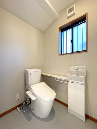 トイレの位置を変更、拡幅