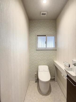 トイレ一部を浴室スペースにして適度な