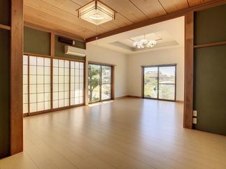 和室、居間の間仕切りを取りました