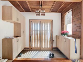 ２世帯用に下駄箱も２組設置