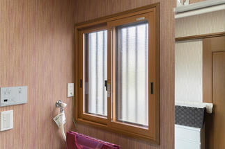 洗面化粧室 小窓