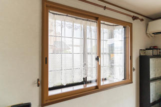 リビング 腰窓