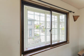 寝室・出窓 After