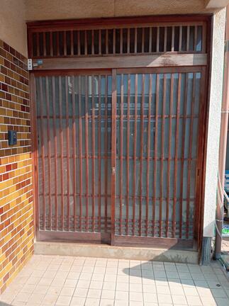 施工前の玄関ドア