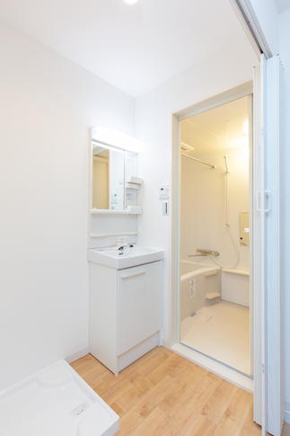 独立洗面に広々浴室