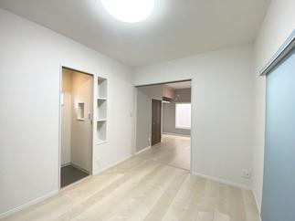 ２階ダイニングキッチン+トイレ