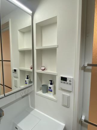 洗面横に造作ニッチを
