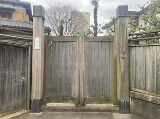 両開き門扉／before