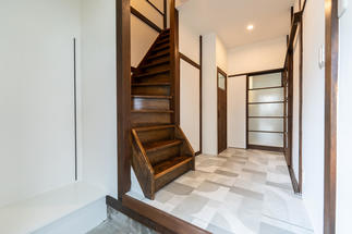 ここは、昭和？令和？な玄関ホール