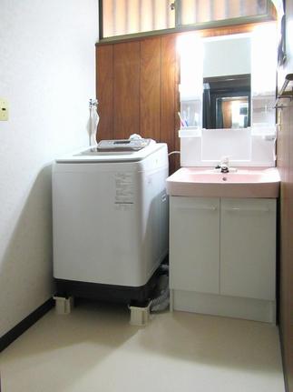 床の劣化により洗面脱衣室をリニューアル