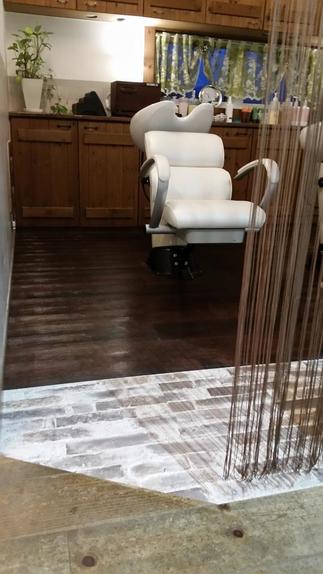 アクセントタイルのデザインがおしゃれな床