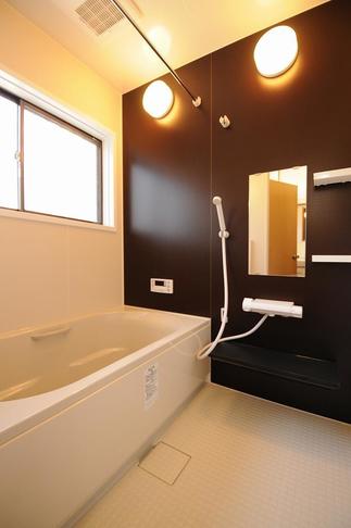 タイル張りの寒いお風呂を快適なユニットバスに一新しました！