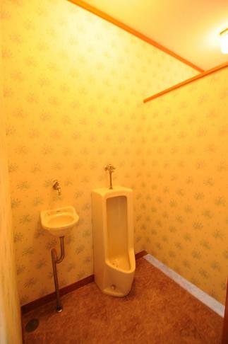 男性トイレもリニューアルしました。