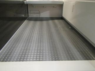 床はﾗｲﾝｸﾞﾚｰにｸﾞﾚｰﾄﾞアップ