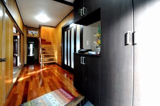 収納量もたっぷりの玄関。