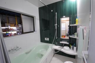 洗い場のタイル交換だけのつもりが、全てLIXILの「アライズ」に交換となりました。