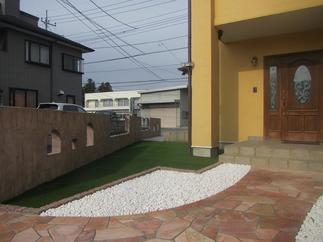 とても美しい白玉石と人工芝