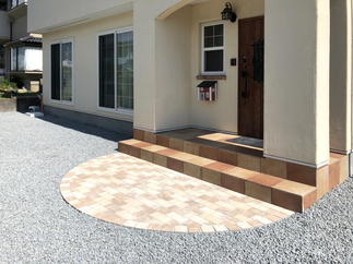 半円形のコンクリートブロック